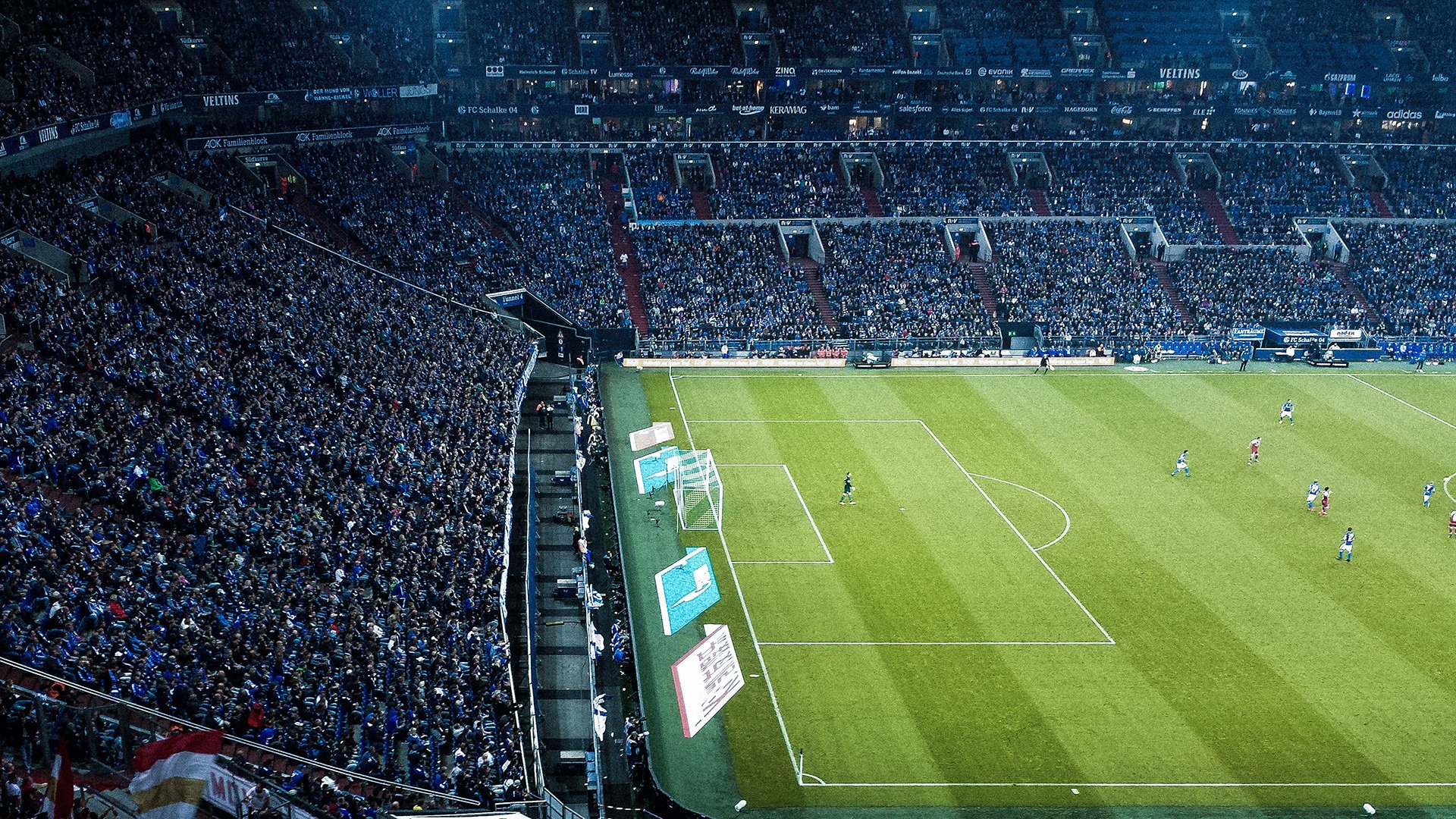 红军在冬窗签下替补门将，增强替补席实力，红军冬季军服